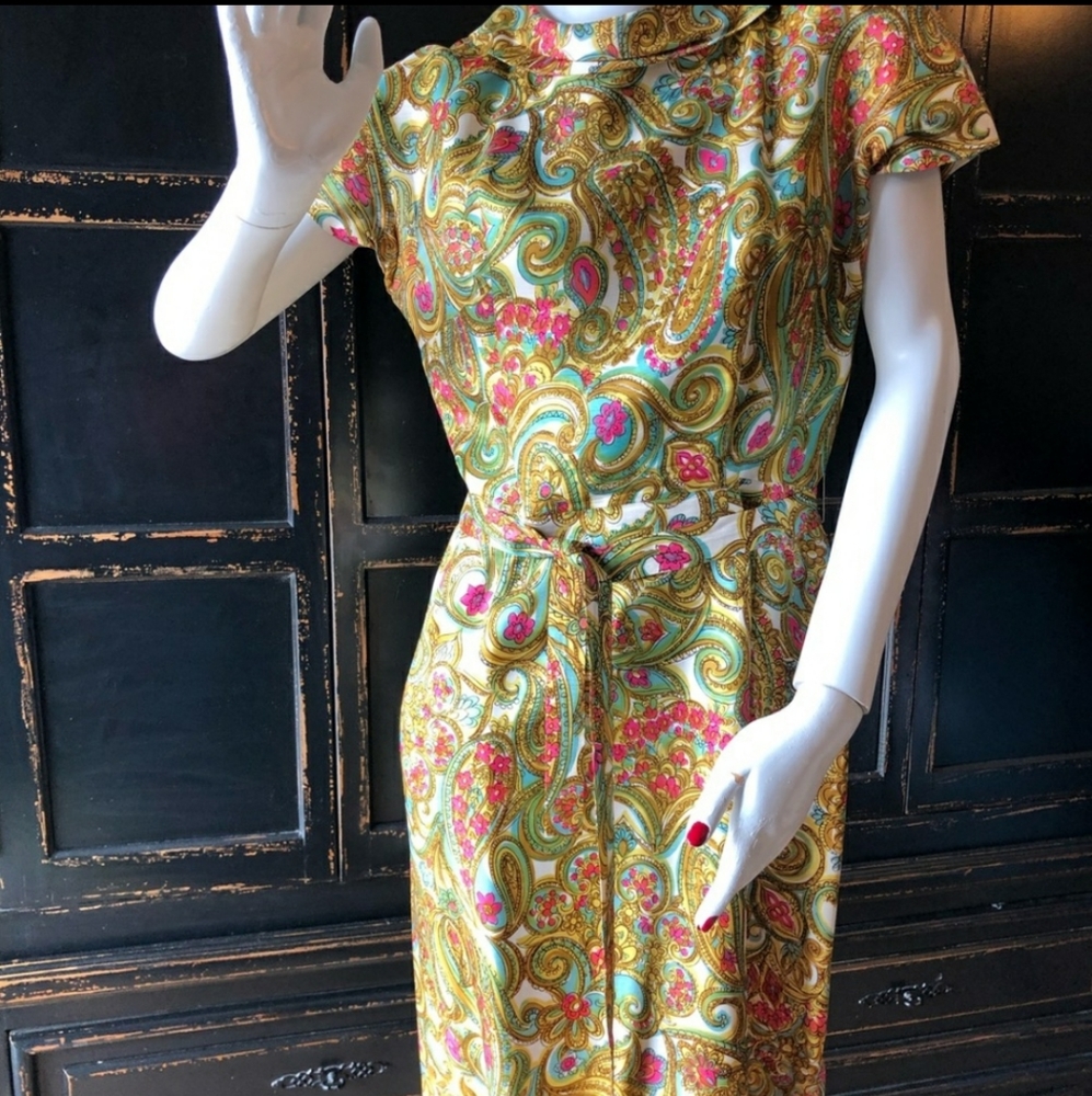 VTG 1960’s Paisley Wiggle Curve Hugging Dress
